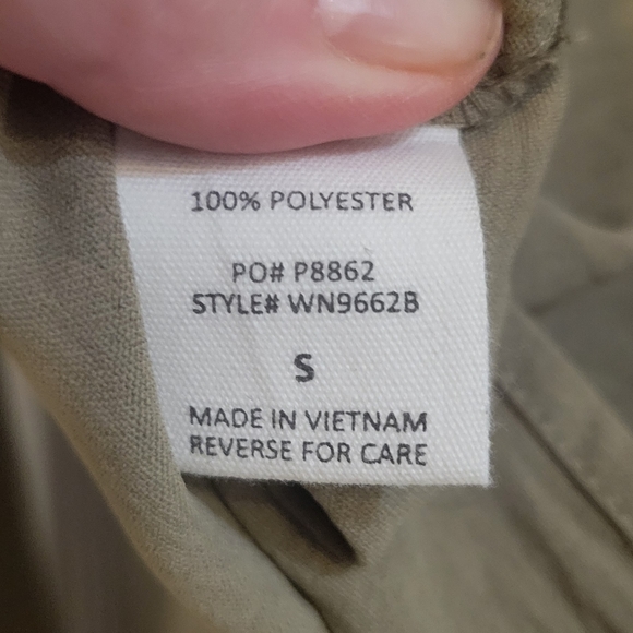 Easel NWT Reverse Stitch Top Small - Picture 8 of 11